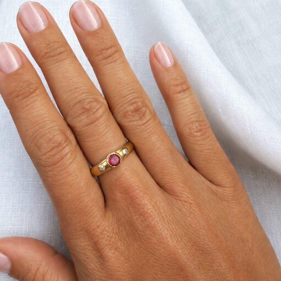 Ring mit Rubin und Brillanten